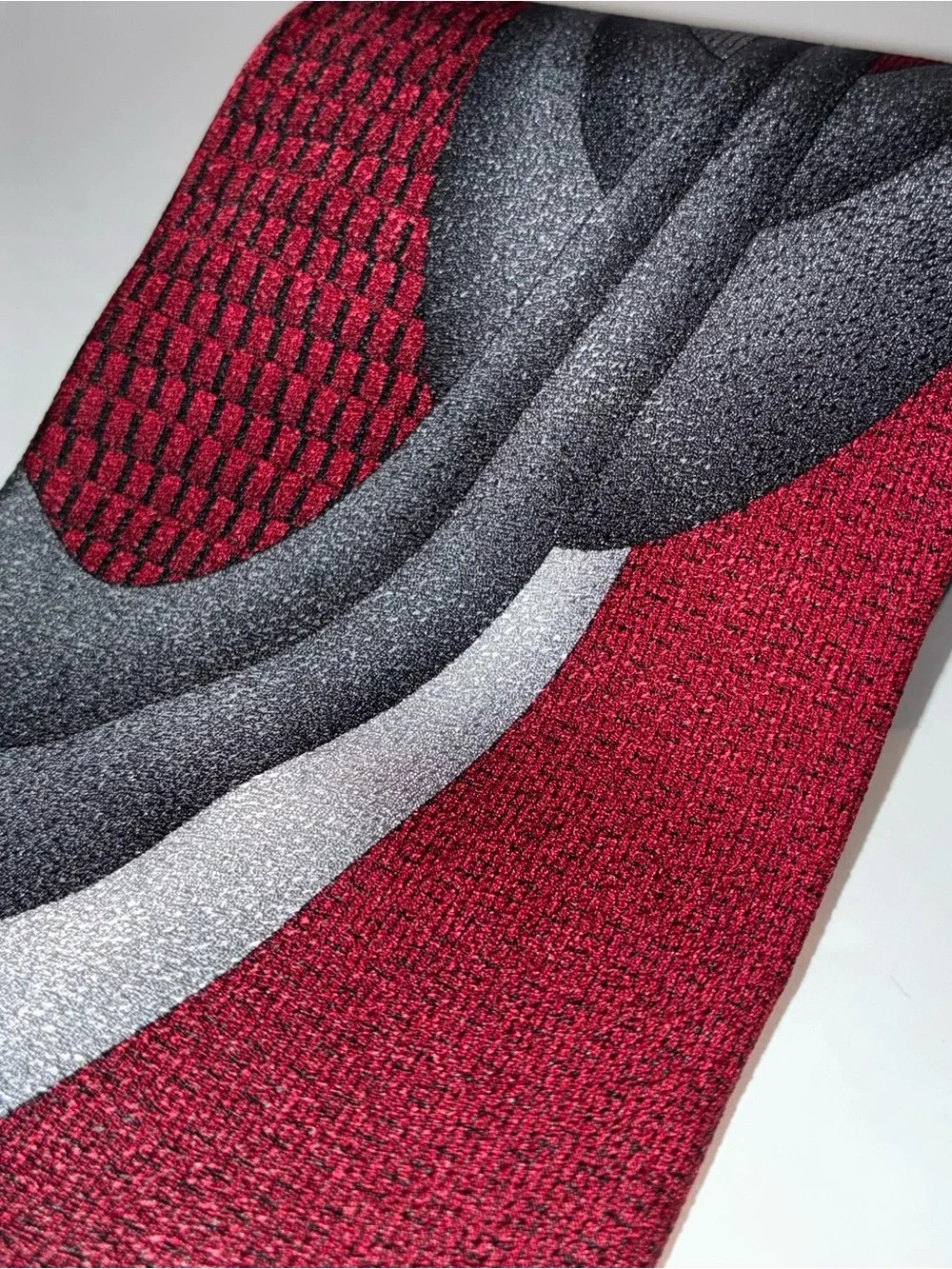 Vintage Enrico Gucci Men's Burgundy and Gray Wave-Pattern Silk Tie